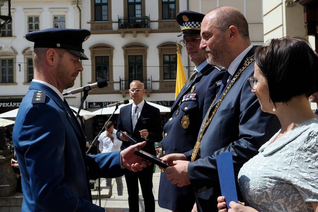FOTO: Košice ocenili mestských policajtov za ich službu, foto 35