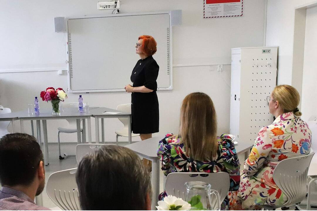 FOTO: Študenti Obchodnej akadémie v Michalovciach sa učia vo vynovených priestoroch, foto 6