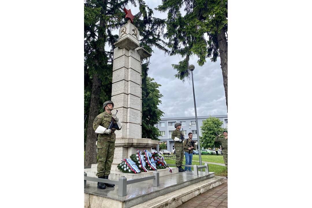 FOTO: Pietny akt kladenia vencov v Sobranciach a Michalovciach, foto 2