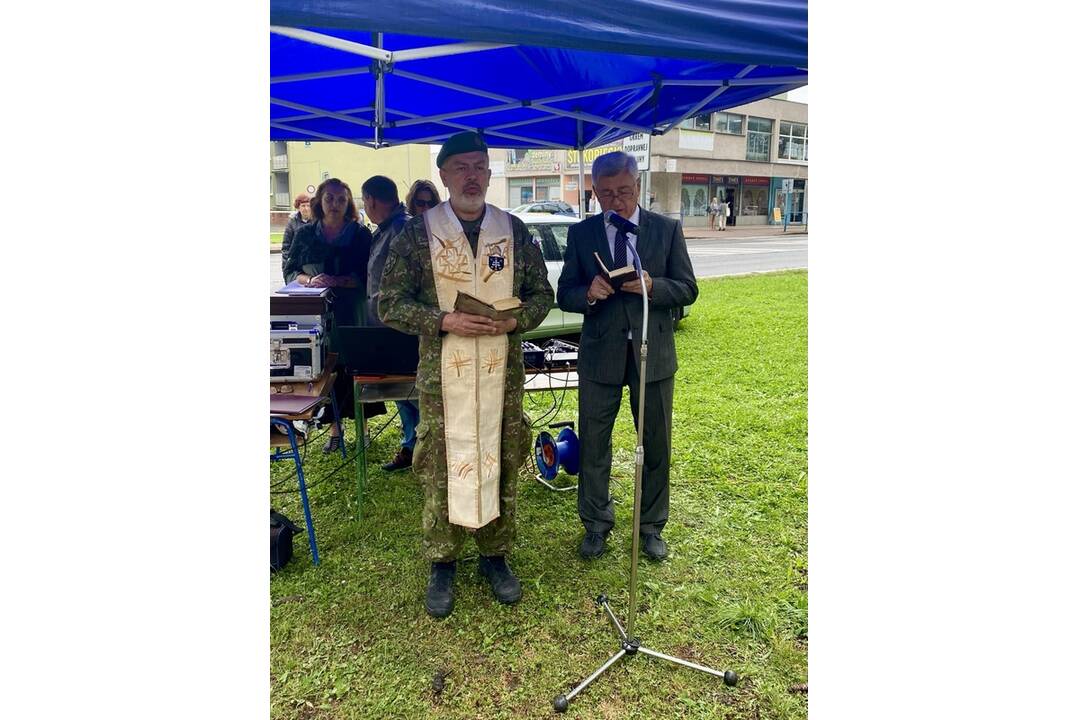 FOTO: Pietny akt kladenia vencov v Sobranciach a Michalovciach, foto 3