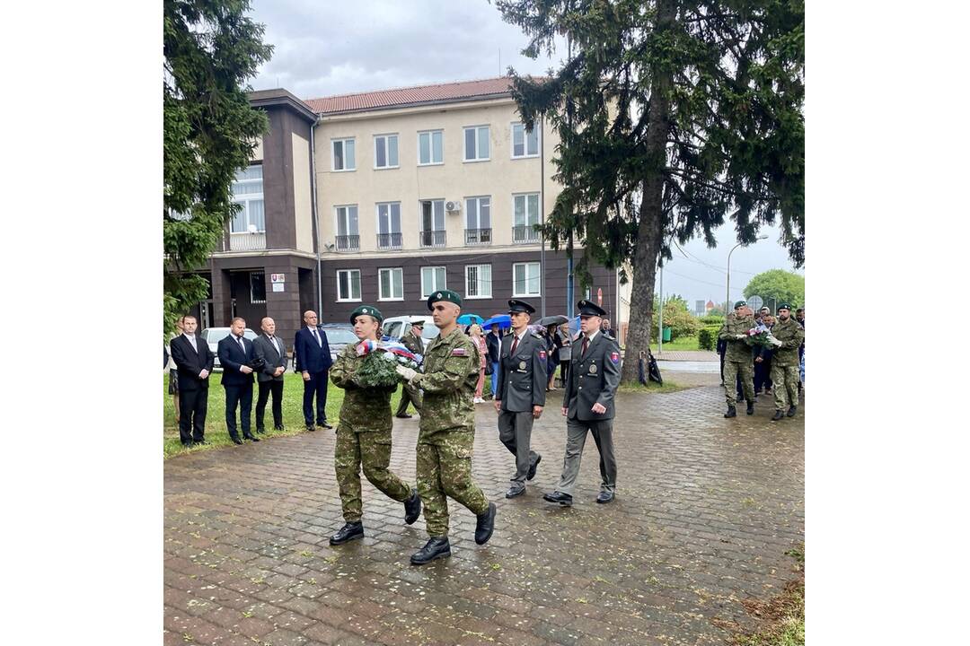 FOTO: Pietny akt kladenia vencov v Sobranciach a Michalovciach, foto 5
