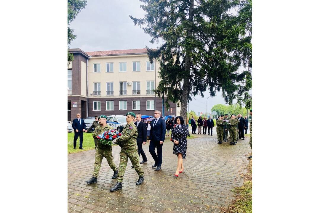 FOTO: Pietny akt kladenia vencov v Sobranciach a Michalovciach, foto 18