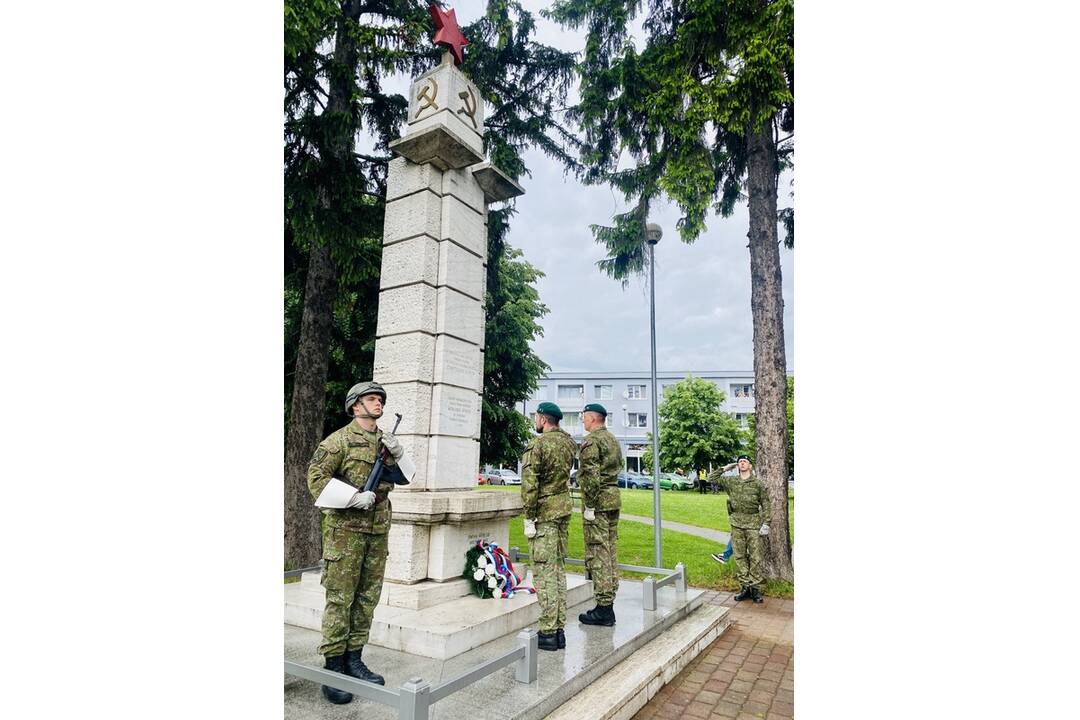 FOTO: Pietny akt kladenia vencov v Sobranciach a Michalovciach, foto 24