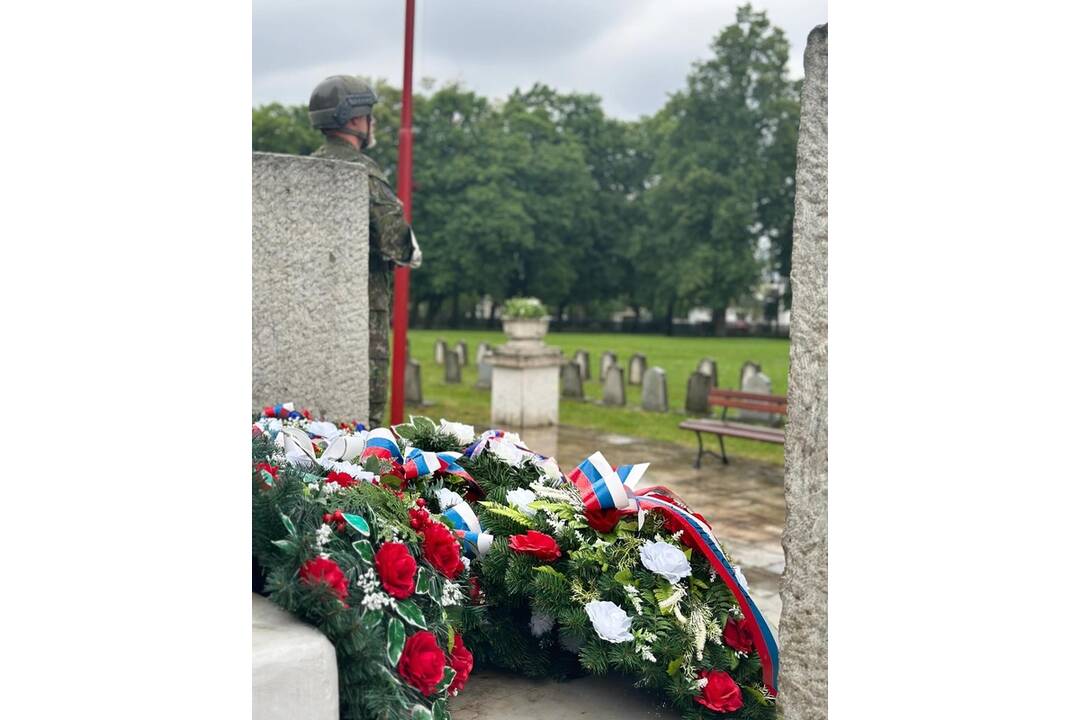 FOTO: Pietny akt kladenia vencov v Sobranciach a Michalovciach, foto 28