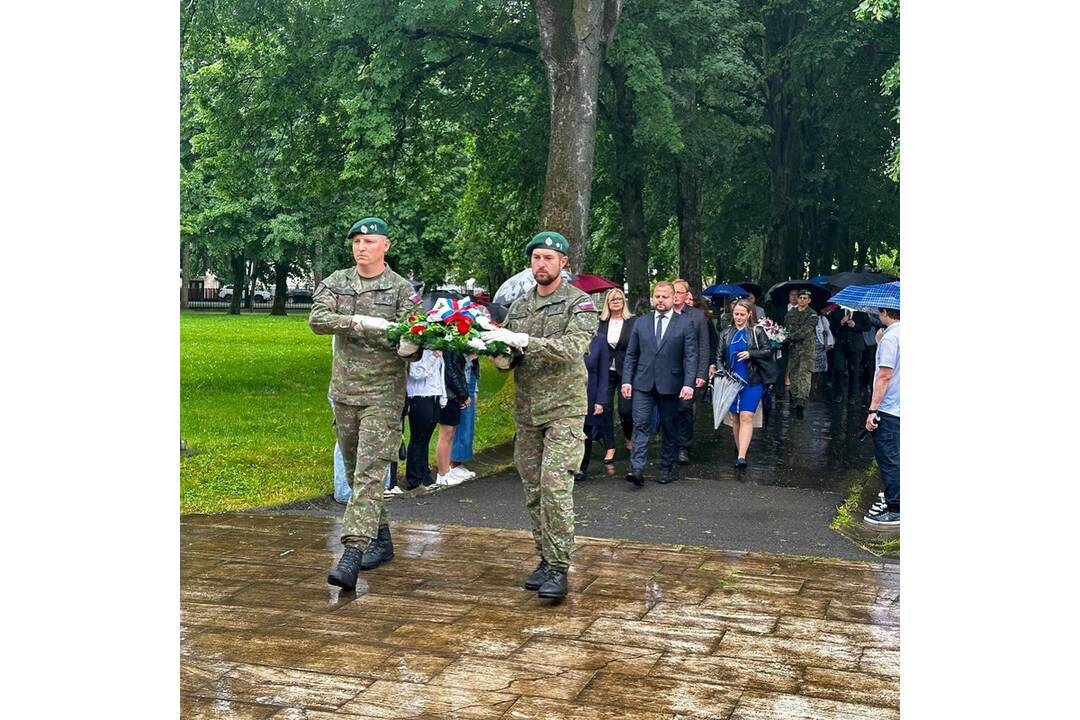 FOTO: Pietny akt kladenia vencov v Sobranciach a Michalovciach, foto 32
