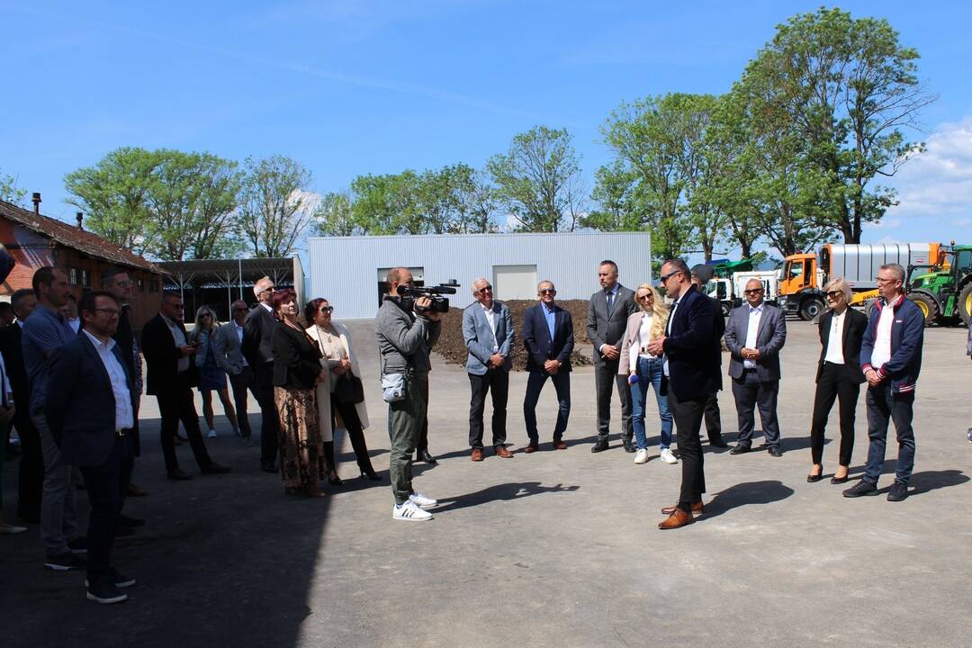 FOTO: V Trebišove otvorili novú kompostáreň, foto 55