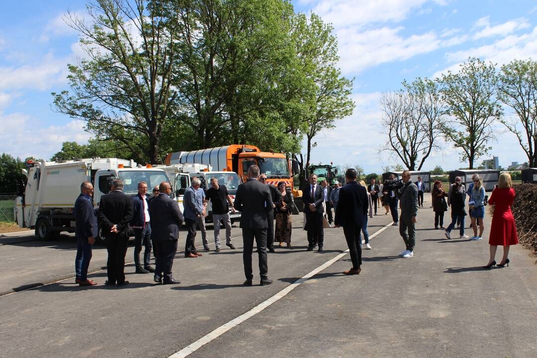 FOTO: V Trebišove otvorili novú kompostáreň, foto 59