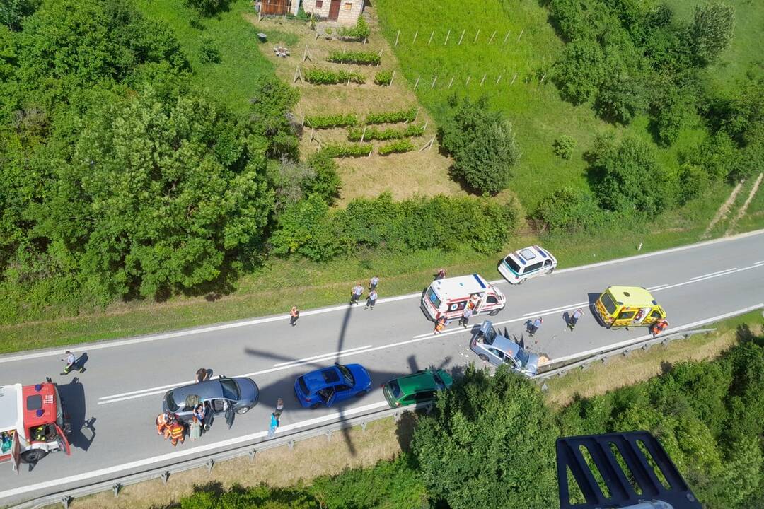 FOTO: Vážne nehoda na Soroške si vyžiadala šesť zranených, foto 3