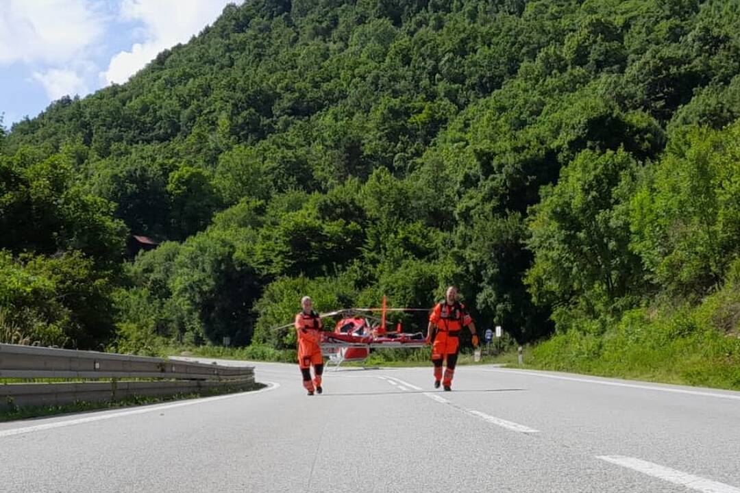 FOTO: Vážne nehoda na Soroške si vyžiadala šesť zranených, foto 4