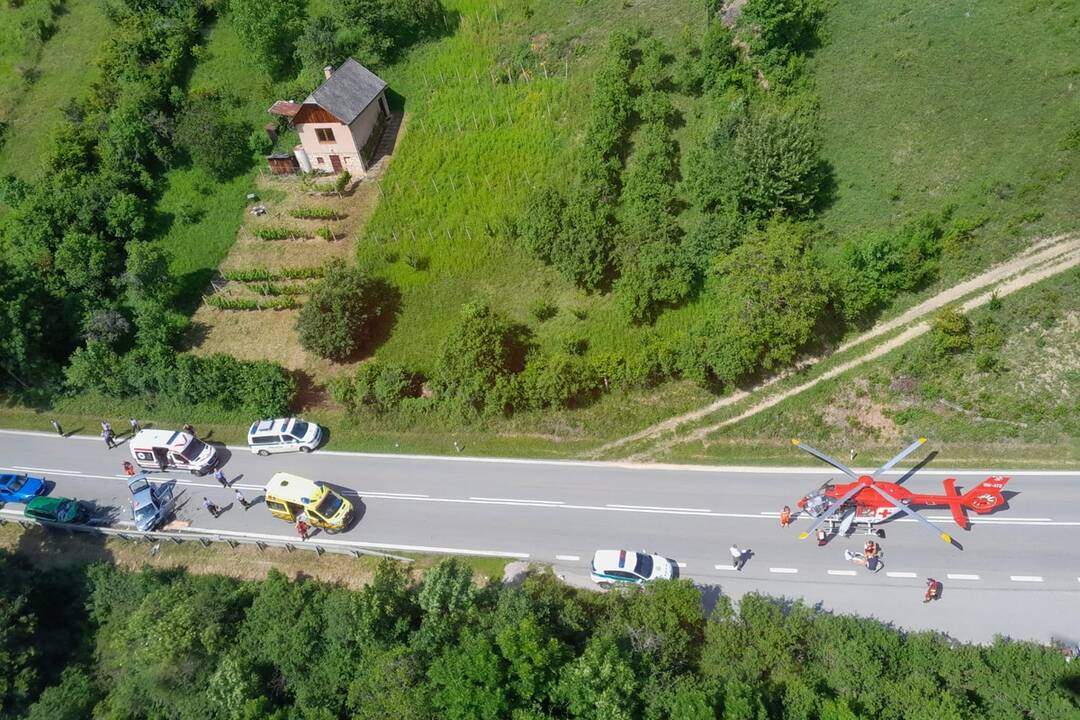 FOTO: Vážne nehoda na Soroške si vyžiadala šesť zranených, foto 5
