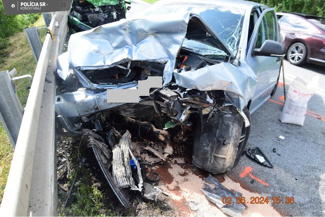 FOTO: Vážne nehoda na Soroške si vyžiadala šesť zranených, foto 2
