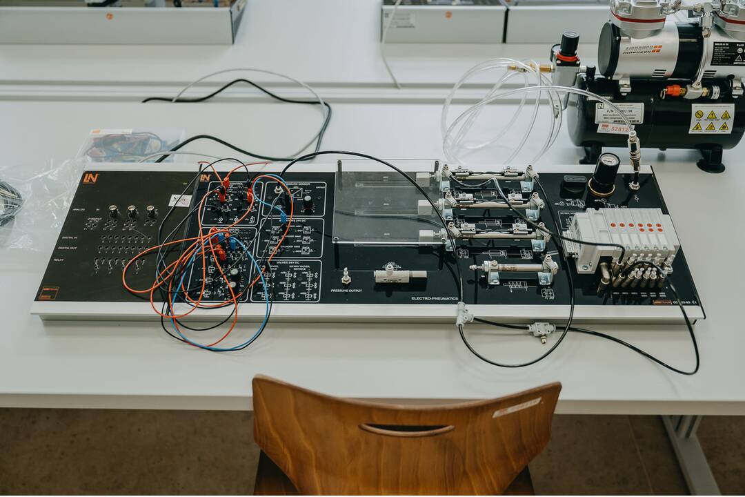 FOTO: Nové autocentrum v Kráľovskom Chlmci poteší motoristov i študentov, foto 3