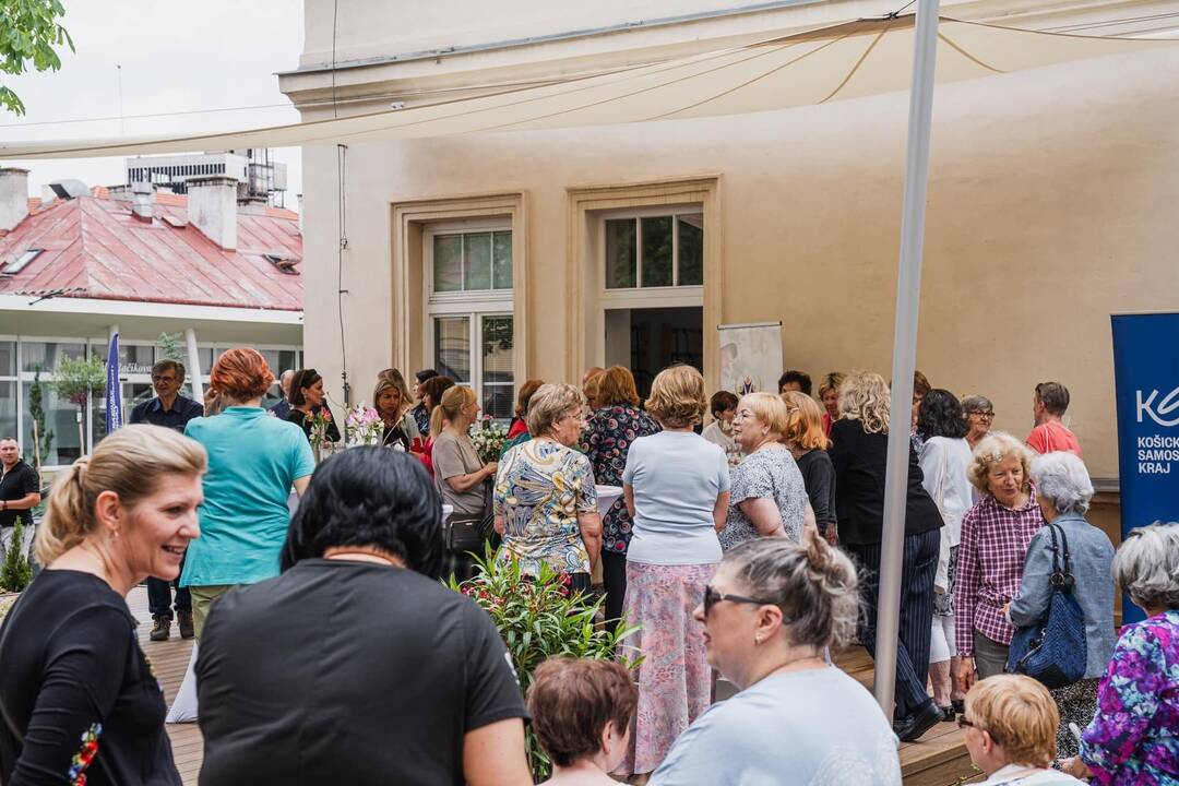 FOTO: Na novej terase v Centre aktívneho starnutia sa môžu seniori všestranne realizovať, foto 3
