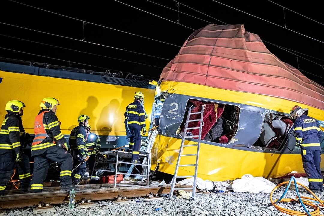 FOTO: Tragická zrážka rýchlika s nákladným vlakom v Pardubiciach, foto 7