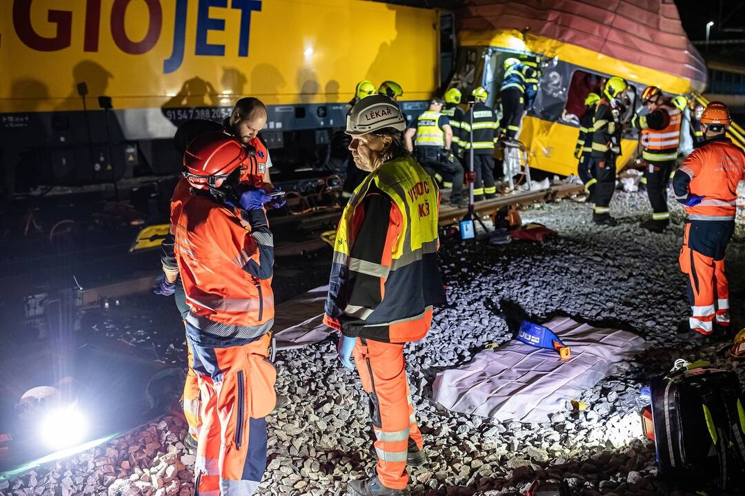 FOTO: Tragická zrážka rýchlika s nákladným vlakom v Pardubiciach, foto 8