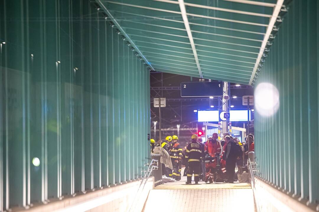 FOTO: Tragická zrážka rýchlika s nákladným vlakom v Pardubiciach, foto 12