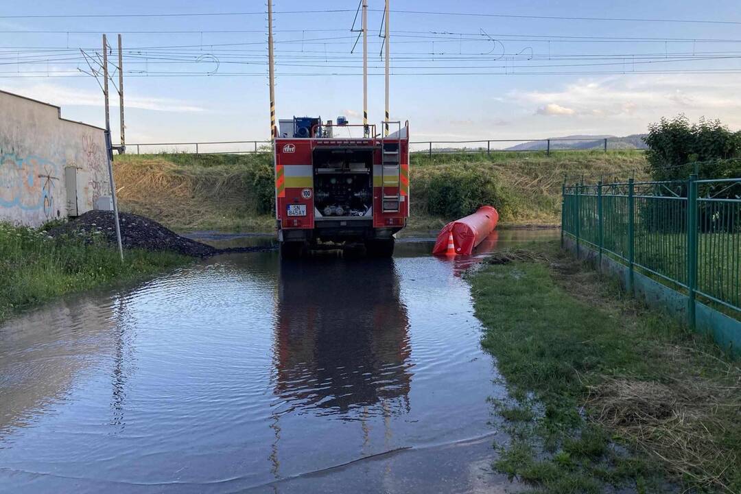 FOTO: Protipovodňové zábrany v Smižanoch pri havárii na vodovodnom potrubí, foto 2