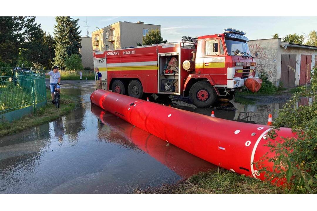 FOTO: Protipovodňové zábrany v Smižanoch pri havárii na vodovodnom potrubí, foto 5