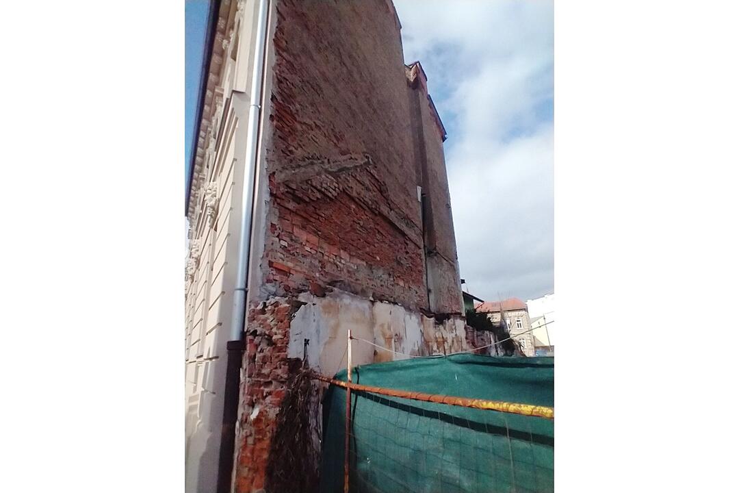 FOTO: Pozemok na Timonovej ulici sa nachádza v katastrofálnom stave. Dočká sa rekonštrukcie?, foto 4