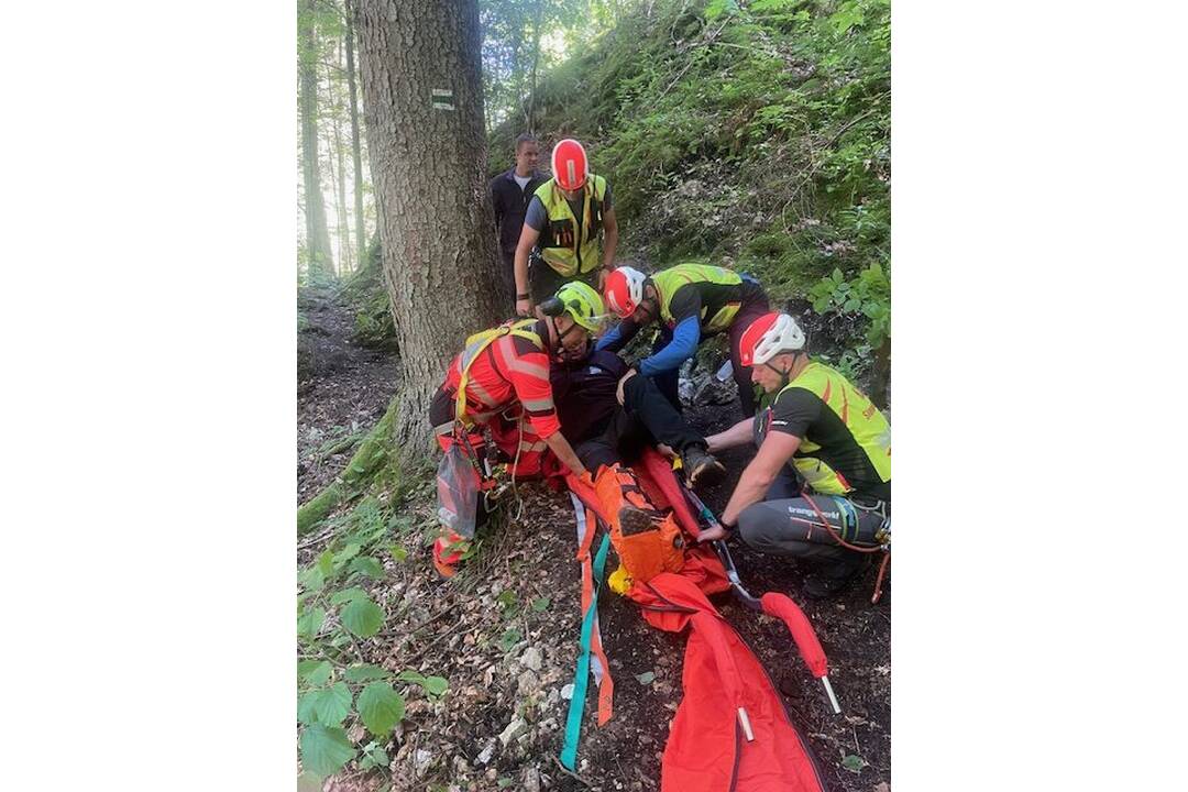 FOTO: Výjazd horských záchranárov k ranenému turistovi v Tomášovskej Belej, foto 2
