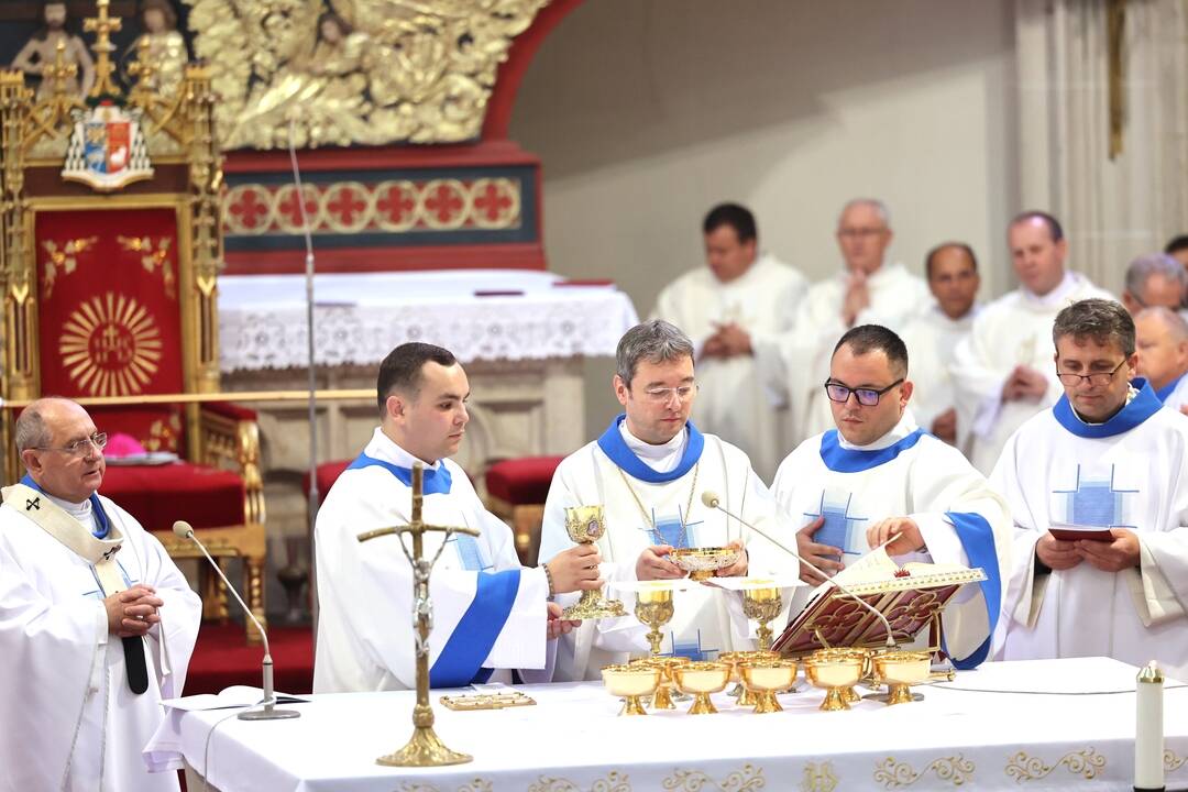 FOTO: Košická arcidiecéza spoznala svojich nových kňazov a diakonov, foto 4