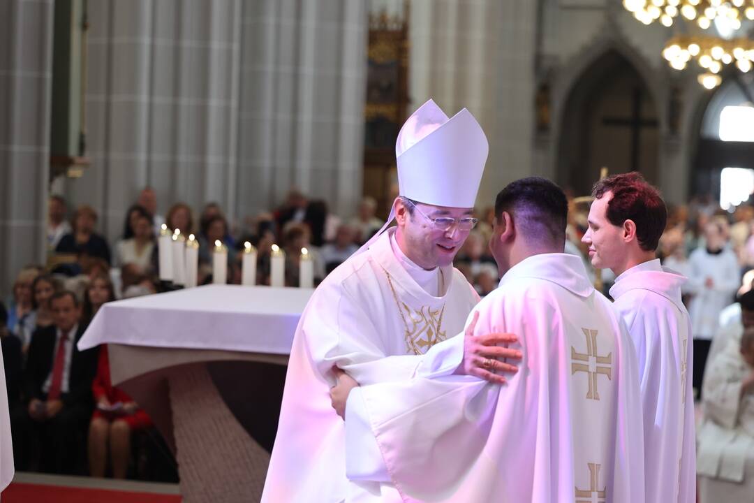 FOTO: Košická arcidiecéza spoznala svojich nových kňazov a diakonov, foto 6
