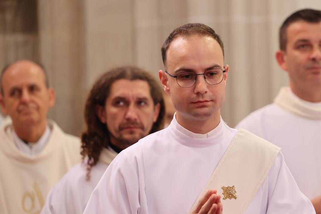 FOTO: Košická arcidiecéza spoznala svojich nových kňazov a diakonov, foto 24
