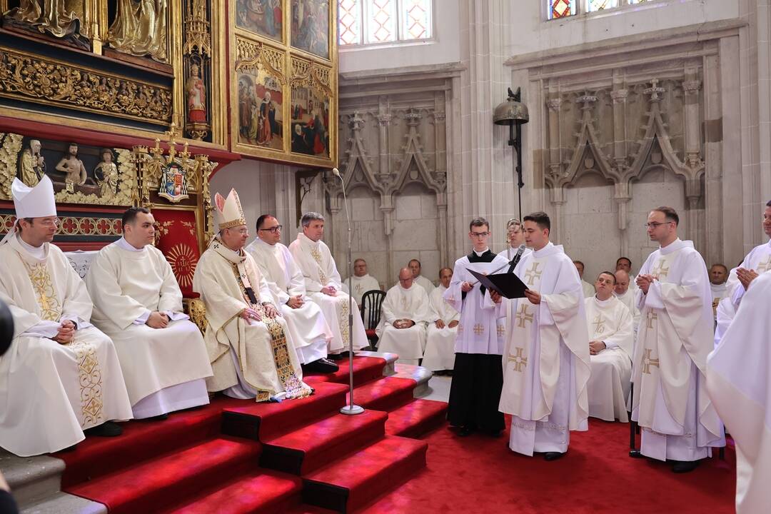 FOTO: Košická arcidiecéza spoznala svojich nových kňazov a diakonov, foto 25