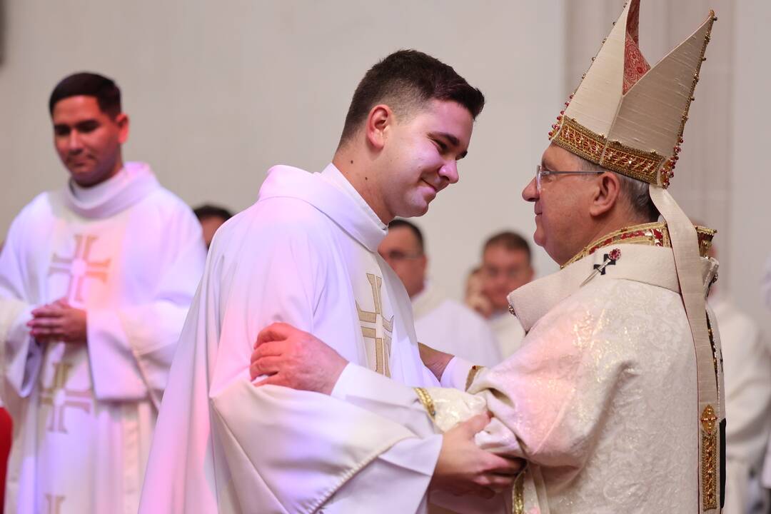 FOTO: Košická arcidiecéza spoznala svojich nových kňazov a diakonov, foto 27