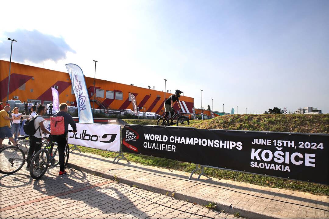 FOTO: Košičania majú nový pumptrack. Otestovali ho profesionálni jazdci, foto 12