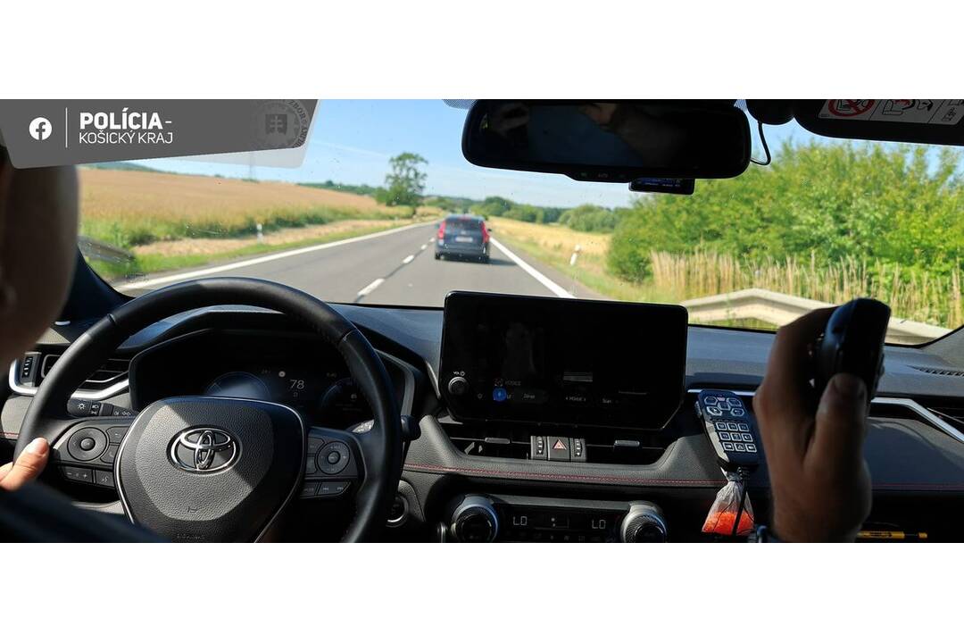 FOTO: Slovenskí a maďarskí policajti si vyskúšali spoluprácu pri fiktívnom prepadnutí benzínky, foto 1