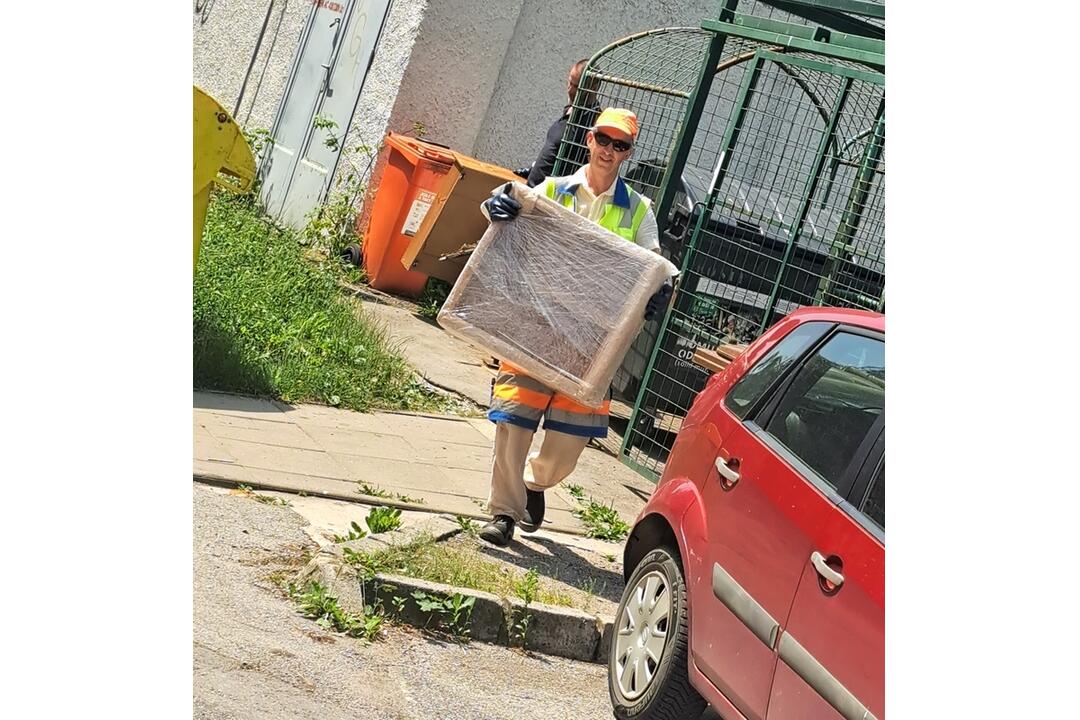 FOTO: Veľké upratovanie v mestskej časti Západ. Čo všetko po sebe obyvatelia nechali?, foto 4