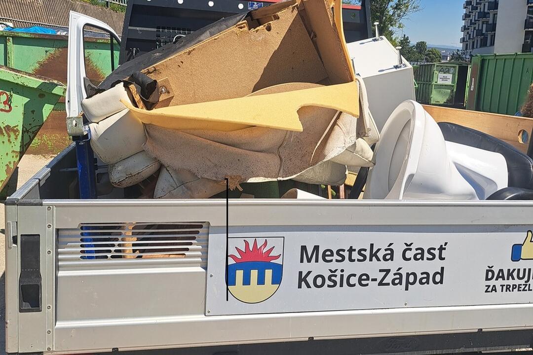FOTO: Veľké upratovanie v mestskej časti Západ. Čo všetko po sebe obyvatelia nechali?, foto 5