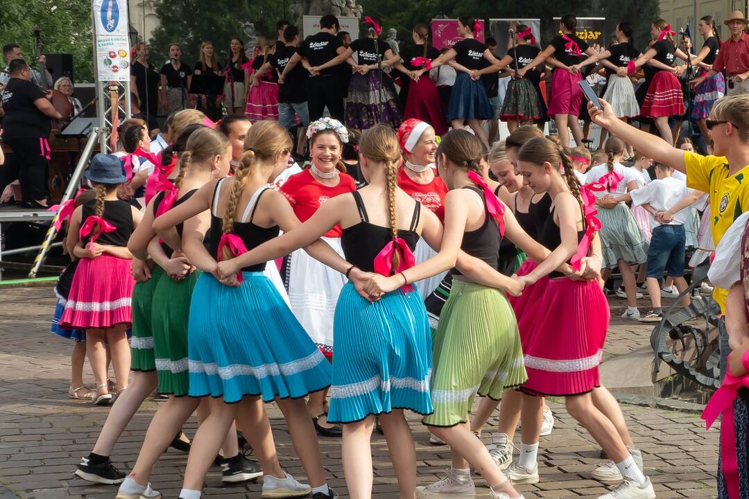 FOTO: Tancovanie karičky na Hlavnej ulici v Košiciach, foto 1