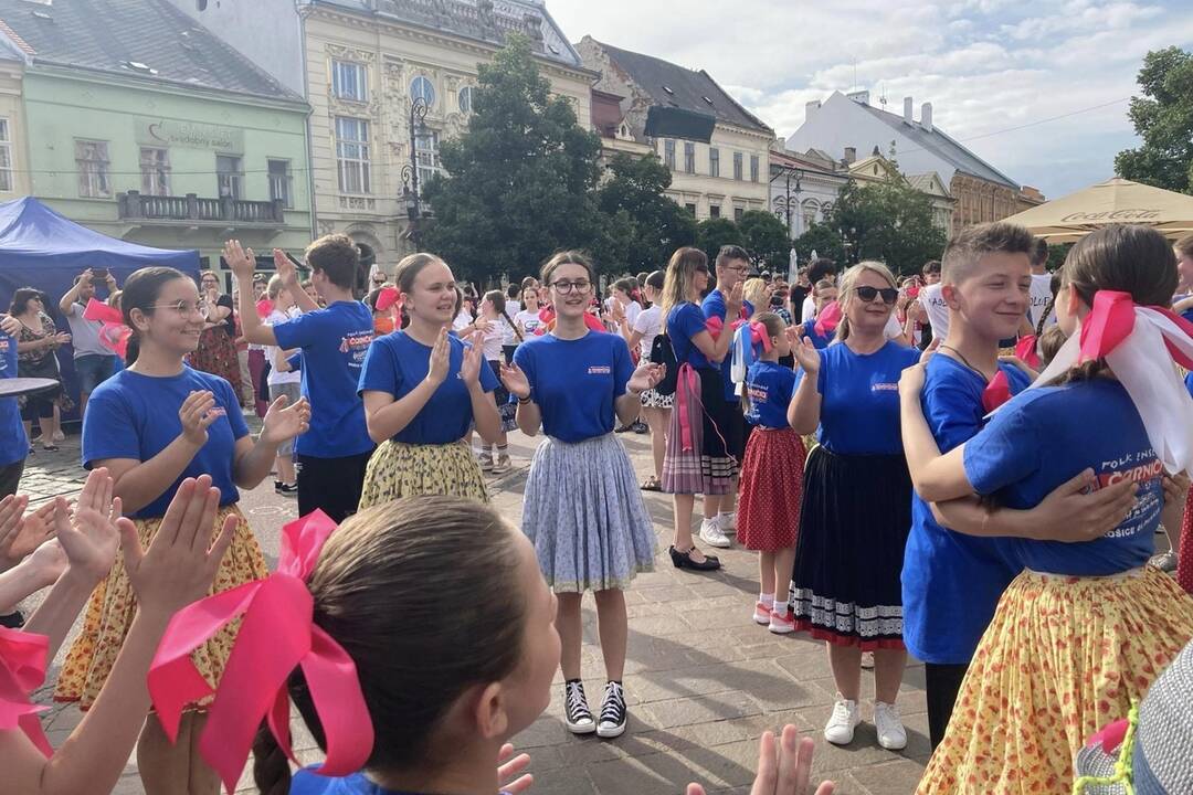 FOTO: Tancovanie karičky na Hlavnej ulici v Košiciach, foto 3