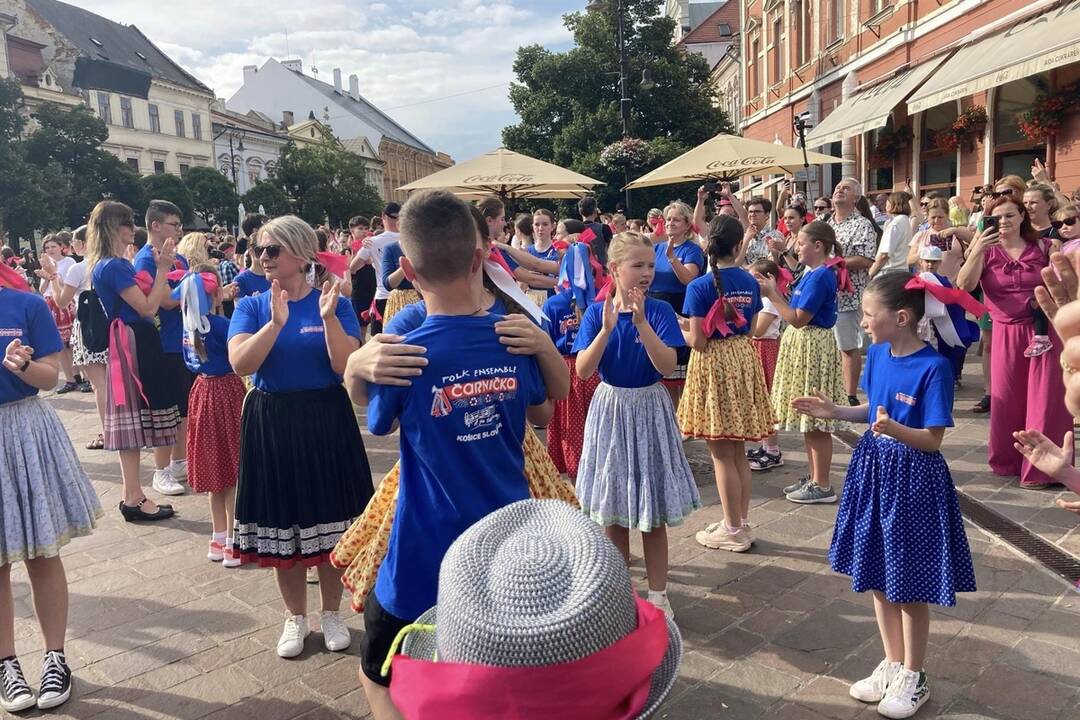 FOTO: Tancovanie karičky na Hlavnej ulici v Košiciach, foto 10