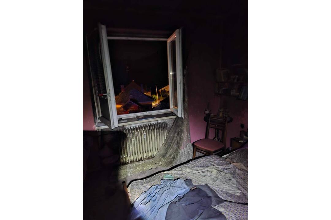 FOTO: Požiar bytu v Gelnici, ktorý nasledoval po výbuchu tlakových nádob, foto 1