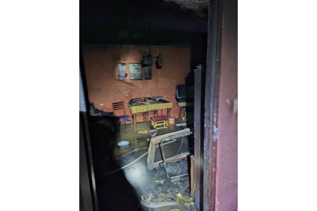 FOTO: Požiar bytu v Gelnici, ktorý nasledoval po výbuchu tlakových nádob, foto 2