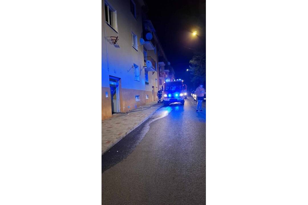 FOTO: Požiar bytu v Gelnici, ktorý nasledoval po výbuchu tlakových nádob, foto 4