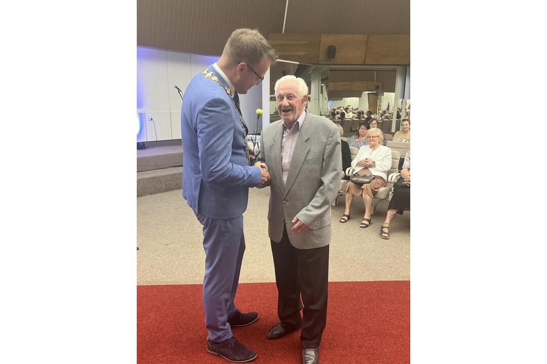 FOTO: Staromestskí oslávenci slávia jubileá. 101. narodeniny oslavujú so starostom, foto 7