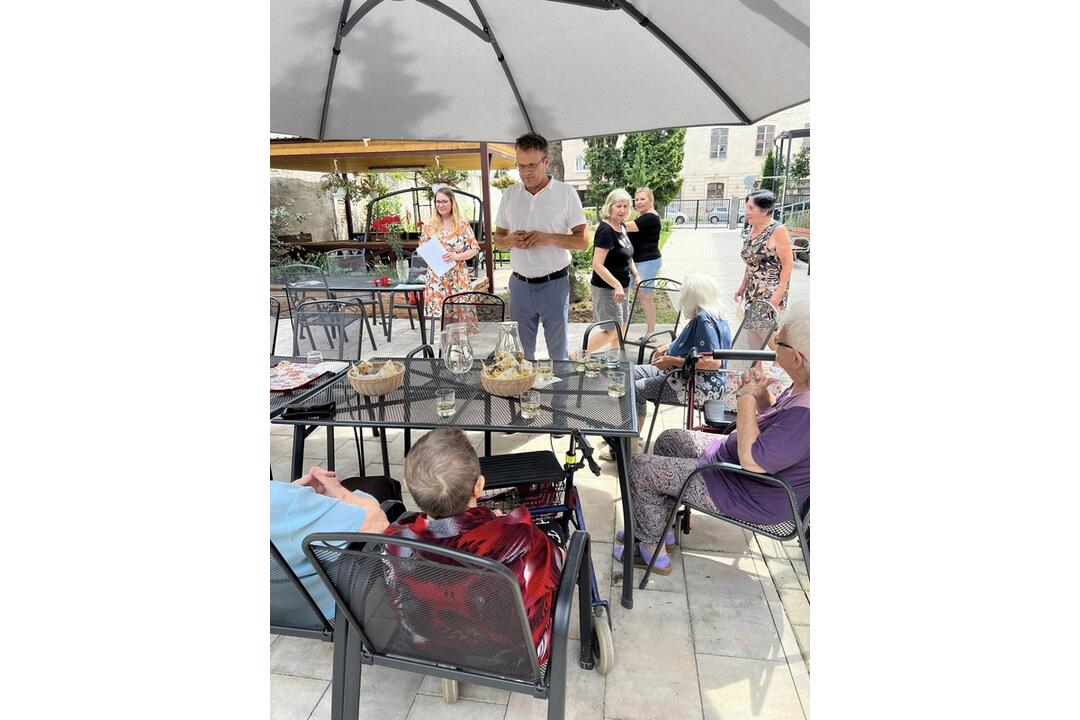 FOTO: Staromestskí oslávenci slávia jubileá. 101. narodeniny oslavujú so starostom, foto 13