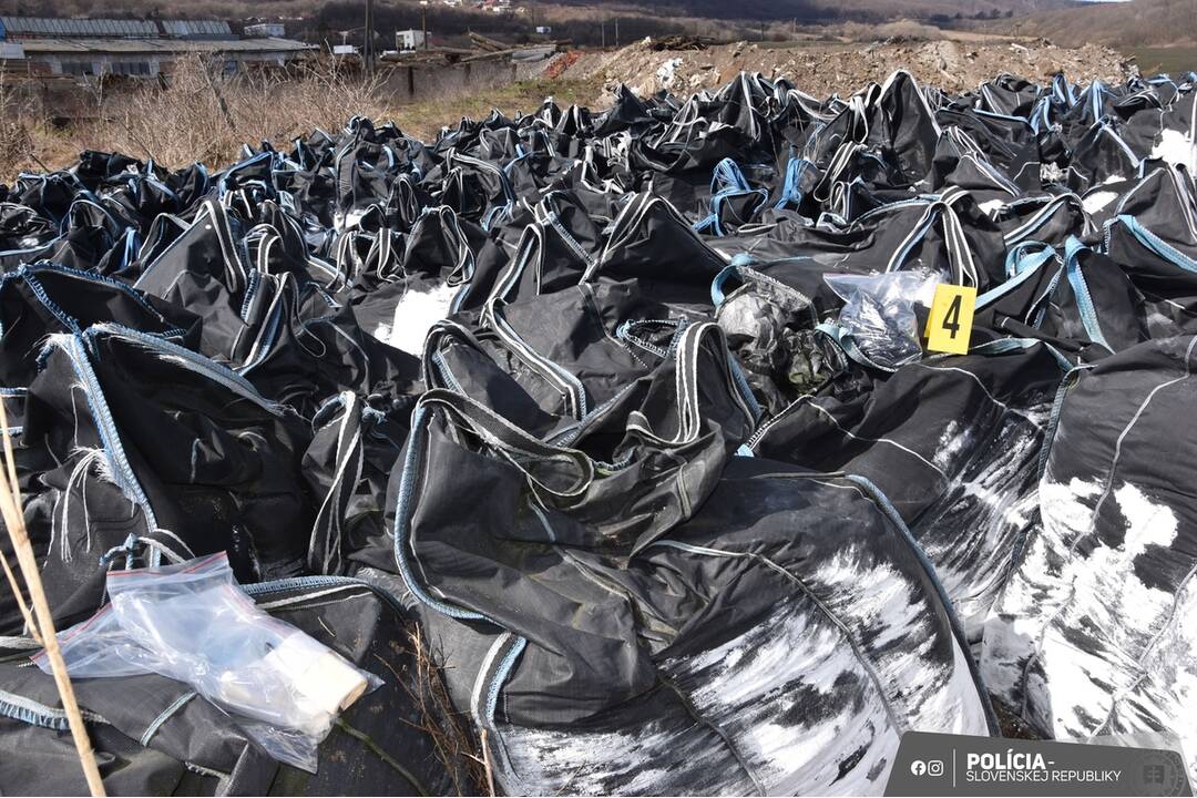 FOTO: Nelegálna skládka v obci Slanec, foto 3