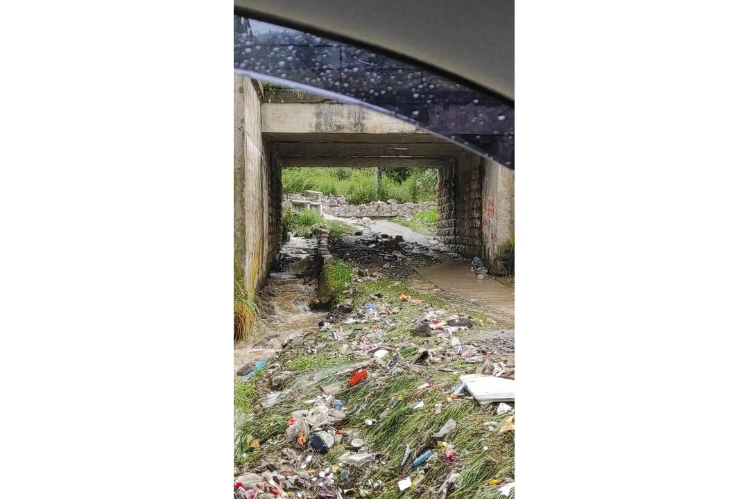 FOTO: Odpad, ktorý zachytila norná stena Vodnej nádrže Ružín, foto 4