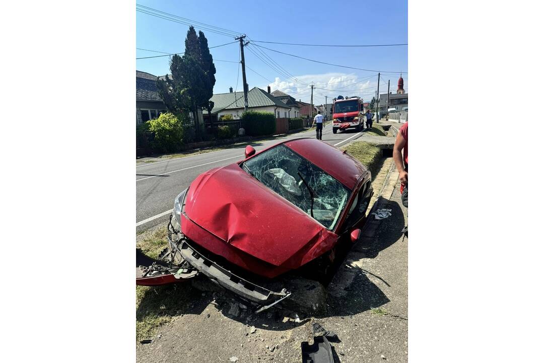 FOTO: Tragická nehoda v Čeľovciach si vyžiadala jeden ľudský život, foto 6