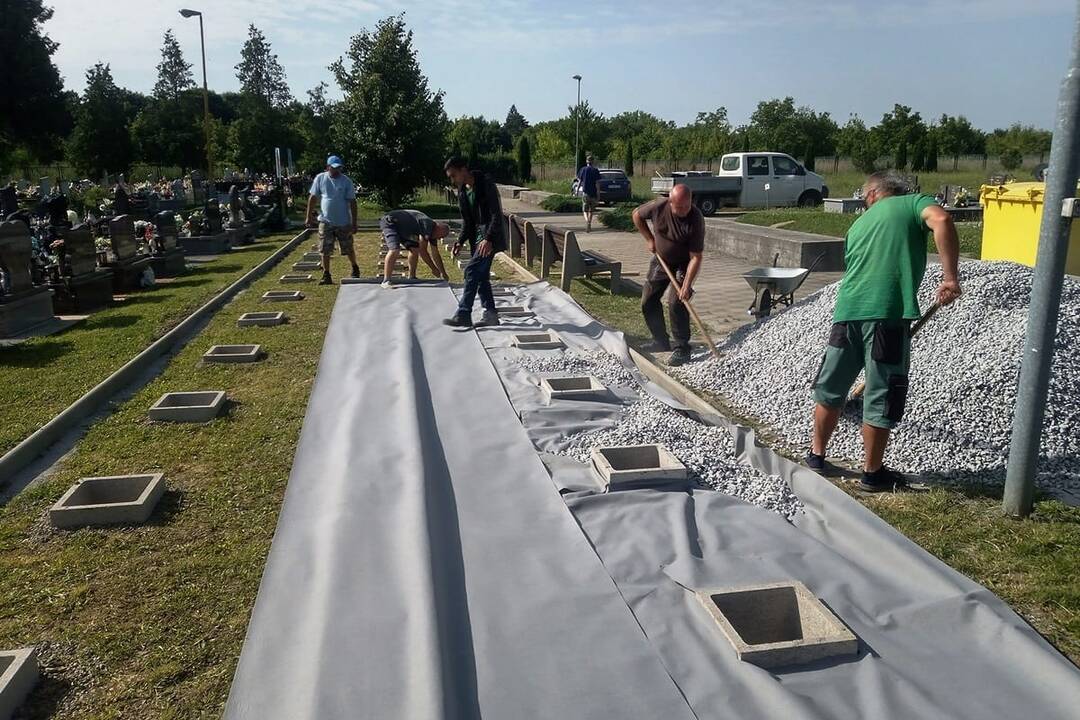 FOTO: V Trebišove sprístupnili nový urnový háj a lapidárium, foto 3