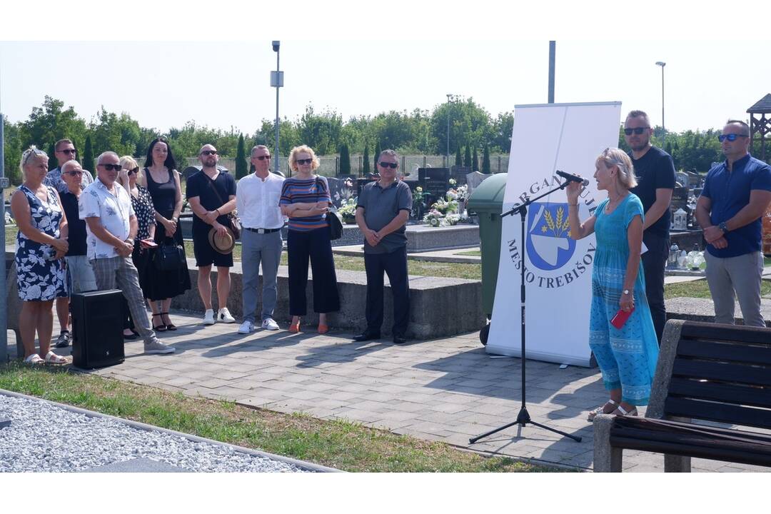 FOTO: V Trebišove sprístupnili nový urnový háj a lapidárium, foto 9