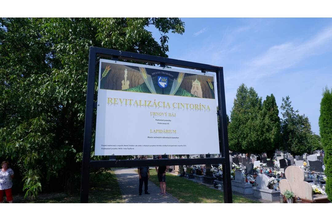 FOTO: V Trebišove sprístupnili nový urnový háj a lapidárium, foto 10