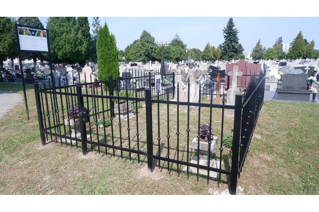 FOTO: V Trebišove sprístupnili nový urnový háj a lapidárium, foto 11