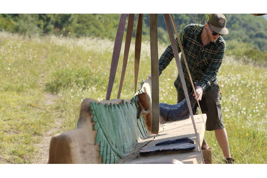 FOTO: Košické lesy zdobia nové vyrezávané lavičky z dreva, foto 8