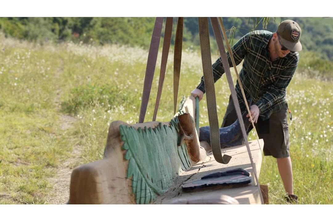 FOTO: Košické lesy zdobia nové vyrezávané lavičky z dreva, foto 9